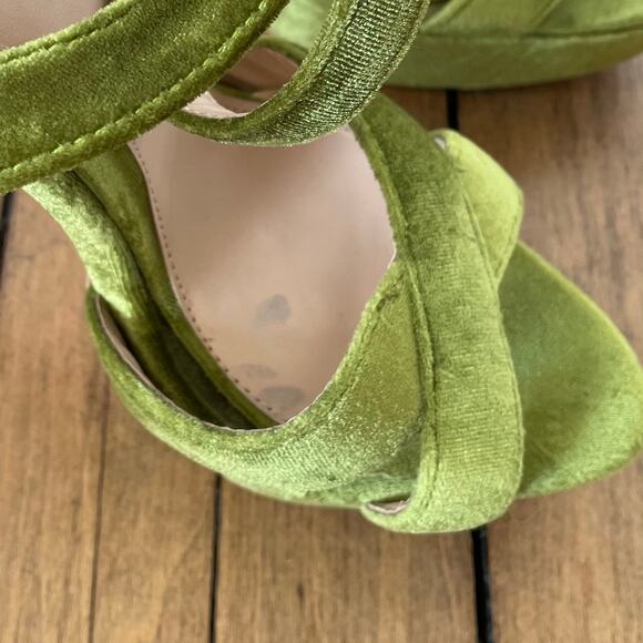 Missguided Green Velvet Platform Heels 6 - Picture 6 of 7